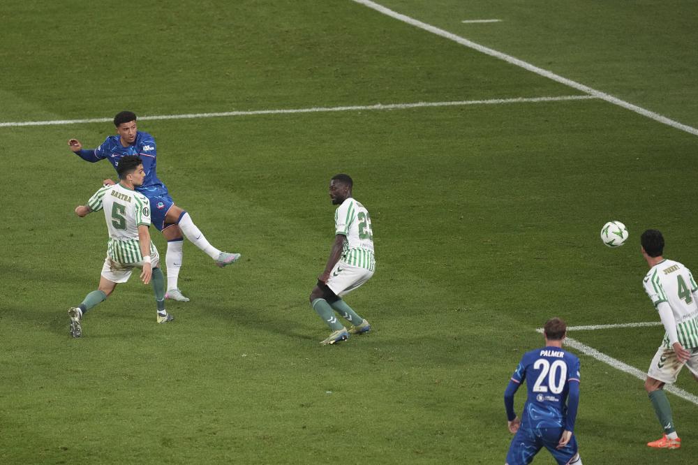 NBA：湖人险胜火箭 詹姆斯砍下全场最高分