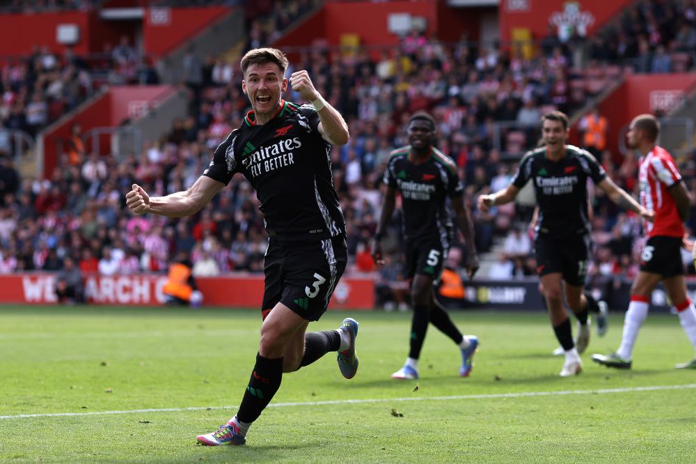 人盯人战术，一段萨利巴紧逼凯恩的短视频走红网络